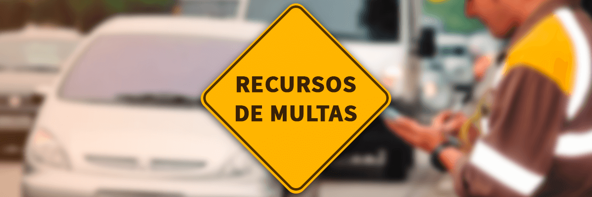 Placa amarela escrito "recurso de multas"